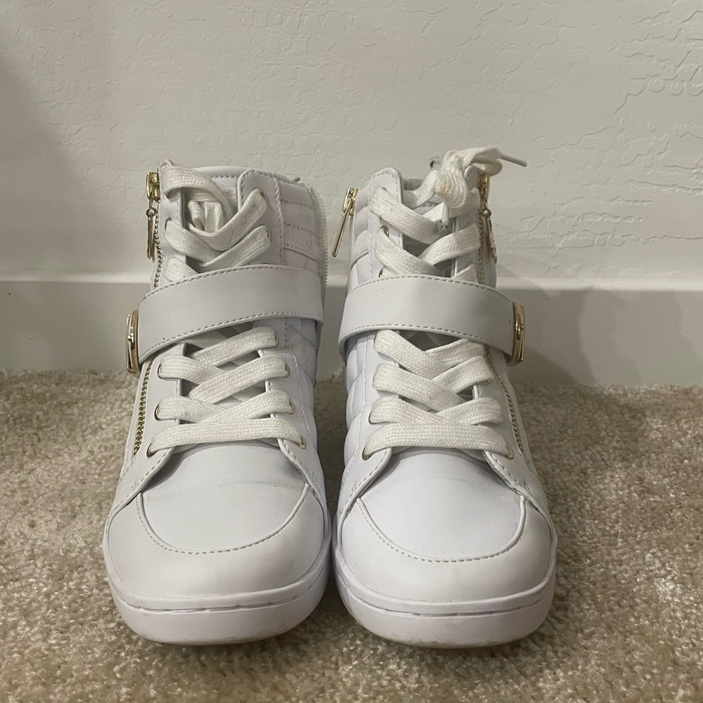 Sneaker - Picture 6 of 8